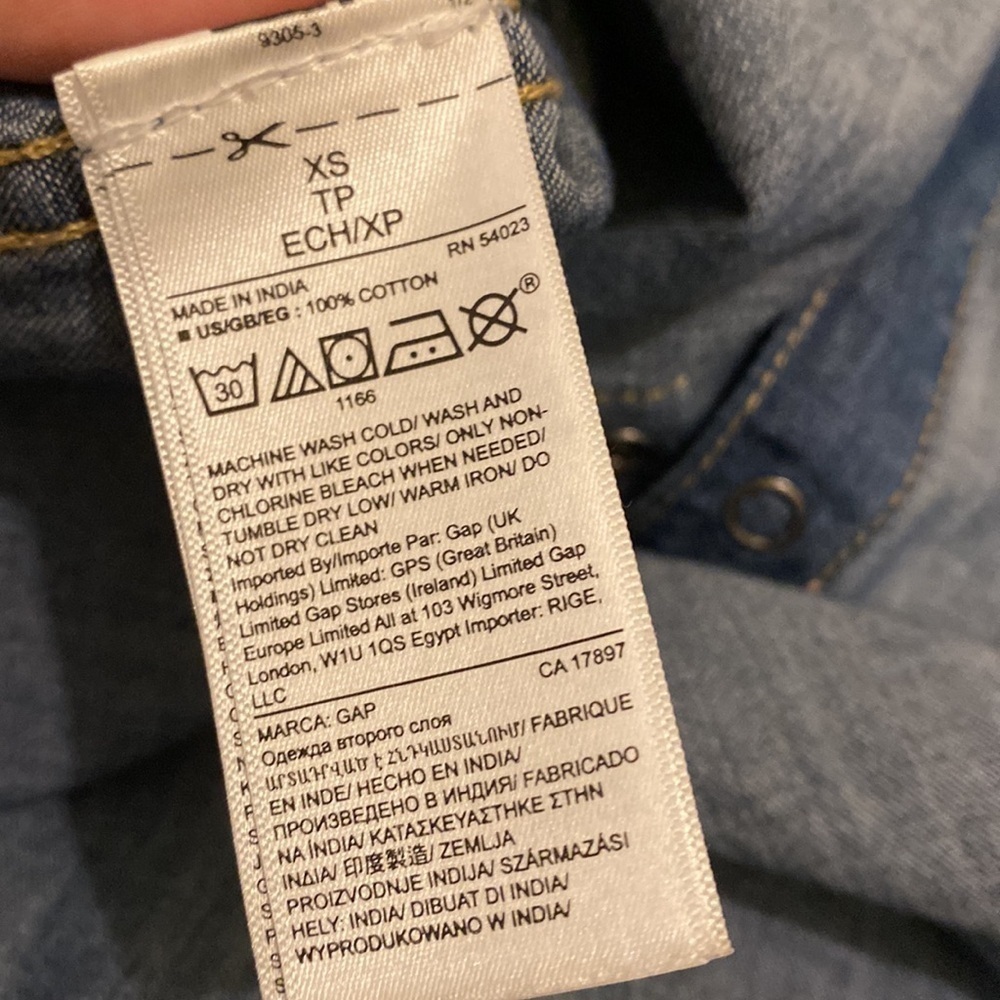 Gap 100% cotton snap button denim shirt . Size Xs. New. No tags - Picture 6 of 8